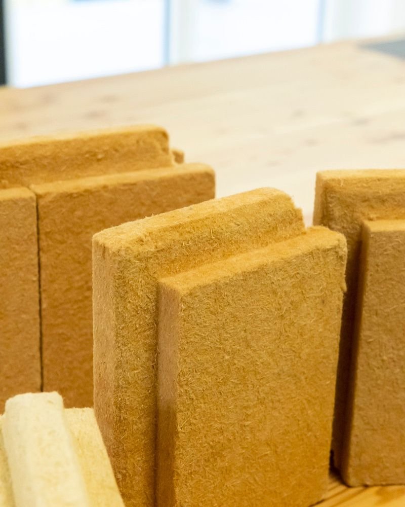 Dettaglio costruttivo di blocchi isolanti in fibra per case efficienti